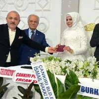 Çankırı Belediye Başkanı İsmail Hakkı Esen, rakibi Umut Özcan'ın nikah şahidi oldu