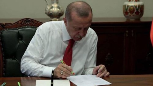 Cumhurbaşkanı Erdoğan'ın son anketi açıklandı! Bakan Kurum canlı yayında paylaştı.