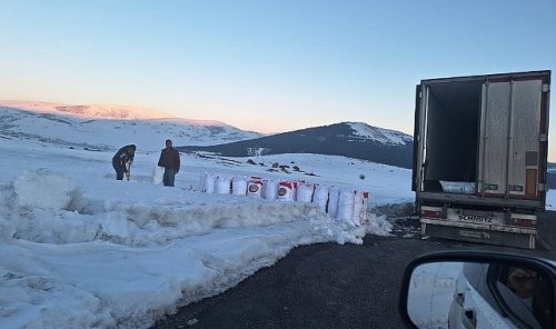 Turizm sektöründe kar krizi: Ardahan'dan gelen tırlar kar yüküyle yola çıkıyor